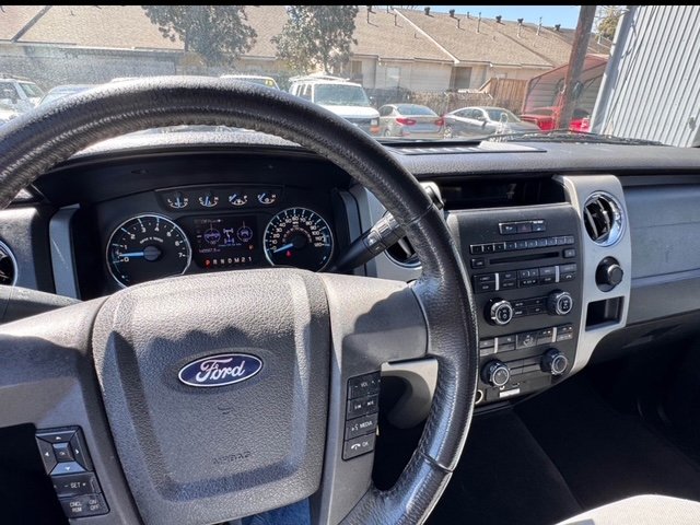 2012 Ford F-150- Super Crew Cab* XLT